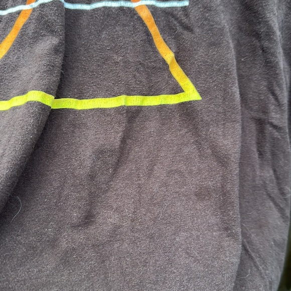 Y2K Quiksilver Brown Tee with Geometric Graphic Size Large - Picture 6 of 8